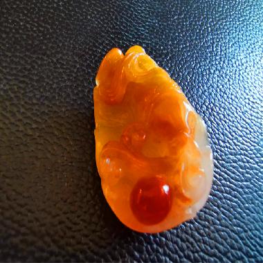 金丝玉籽料彩玉挂件