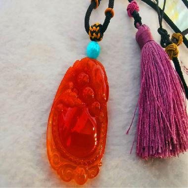 金丝玉籽料红色宝石光吊坠