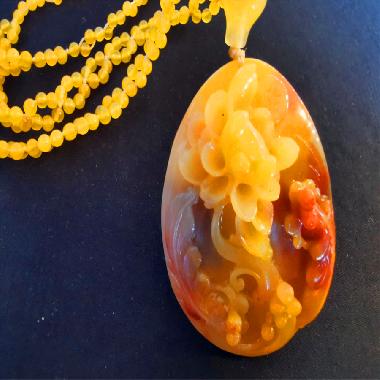 金丝玉籽料彩玉挂件