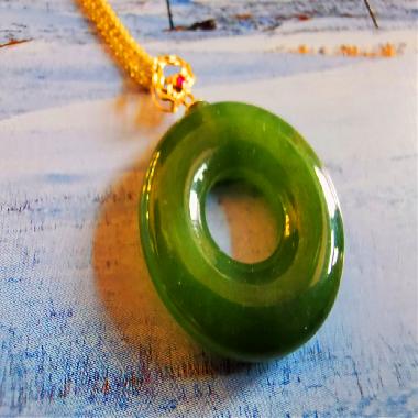 和田碧玉18K金镶玉吊坠